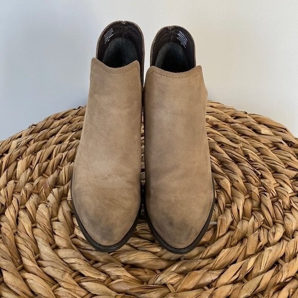 Steve Madden Adelphie Leather Distressed Ankle Booties Block Heal Slip On - Picture 6 of 12